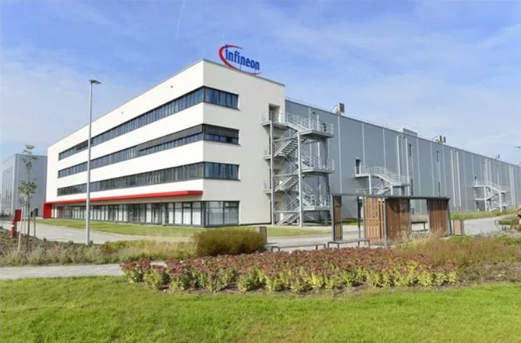 Infineon Technologies, Cegléd, 2021